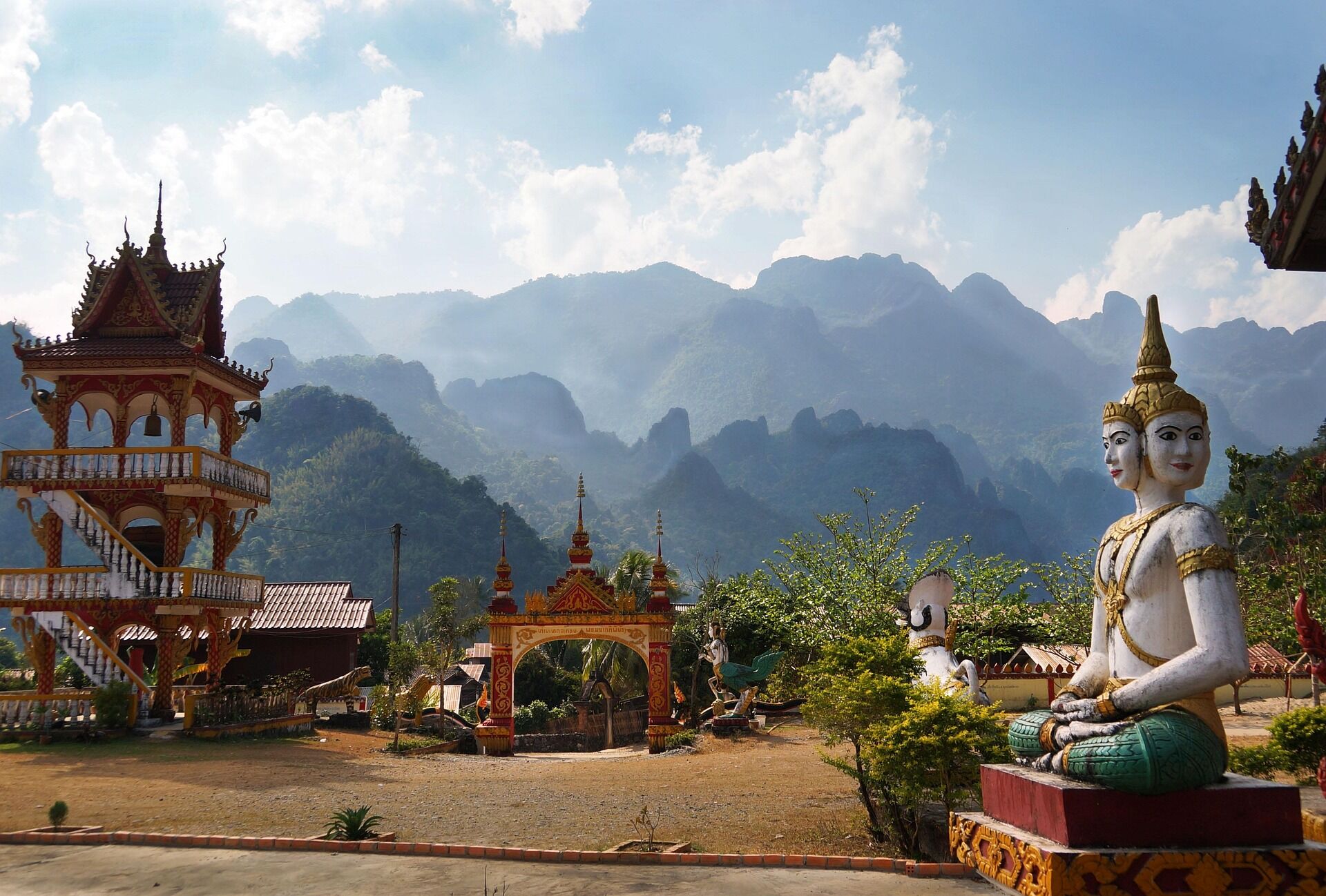 Vang Vieng - Photograph Laos’ beauty with visa compliance